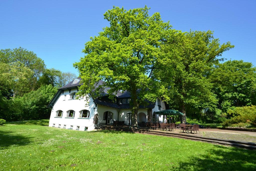 Hotel Am Rugard Берген-ауф-Рюген Экстерьер фото