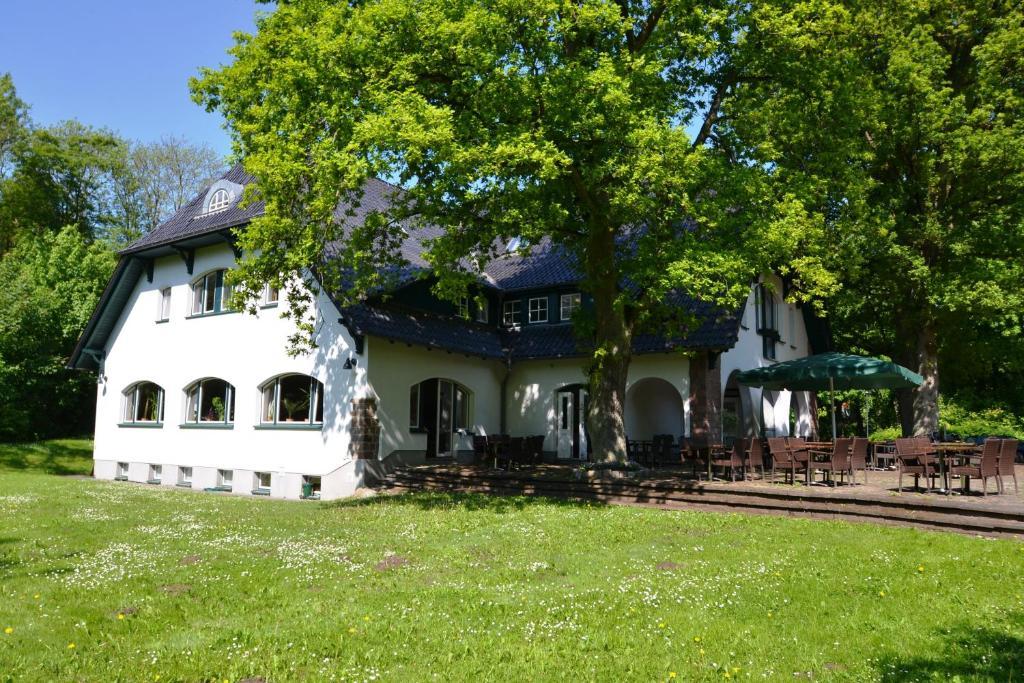 Hotel Am Rugard Берген-ауф-Рюген Экстерьер фото